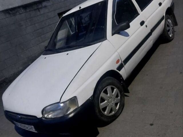 Білий Форд Ескорт, об'ємом двигуна 1.3 л та пробігом 200 тис. км за 946 $, фото 1 на Automoto.ua