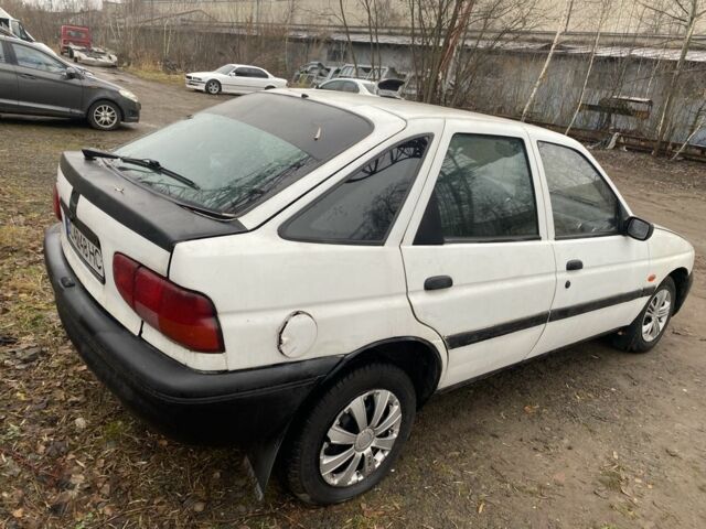 Белый Форд Эскорт, объемом двигателя 1.3 л и пробегом 200 тыс. км за 738 $, фото 2 на Automoto.ua