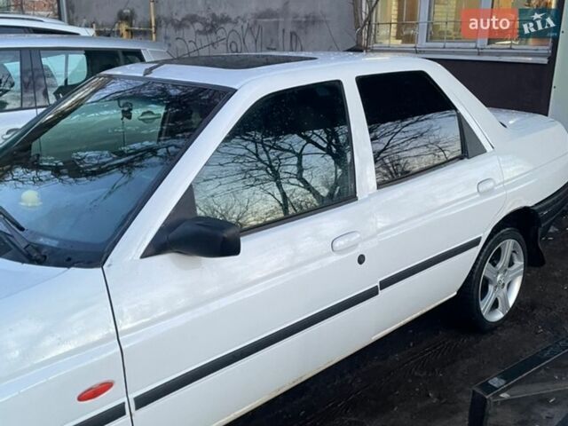 Белый Форд Эскорт, объемом двигателя 1.3 л и пробегом 161 тыс. км за 1200 $, фото 1 на Automoto.ua