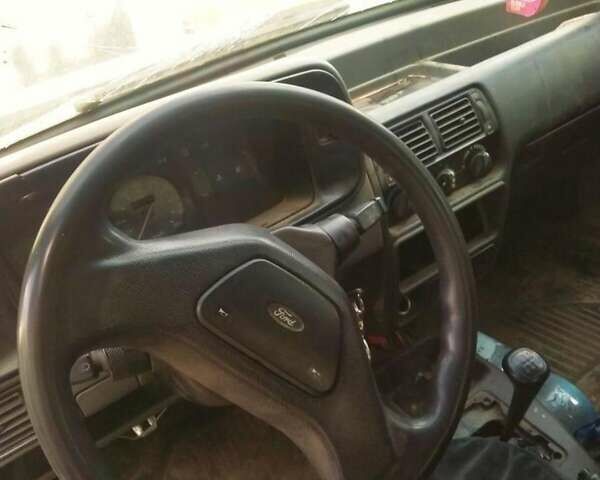 Белый Форд Эскорт, объемом двигателя 0 л и пробегом 100 тыс. км за 600 $, фото 7 на Automoto.ua