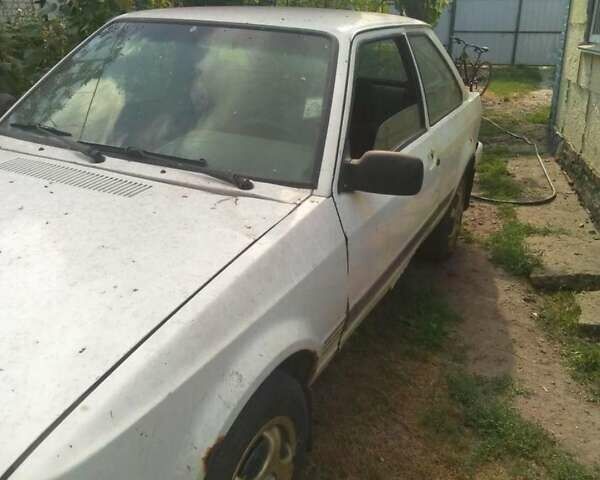 Белый Форд Эскорт, объемом двигателя 0 л и пробегом 100 тыс. км за 600 $, фото 5 на Automoto.ua