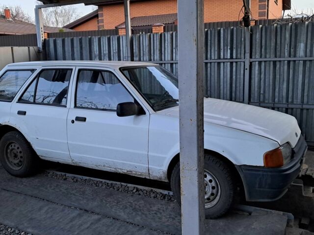 Белый Форд Эскорт, объемом двигателя 1.3 л и пробегом 100 тыс. км за 1000 $, фото 11 на Automoto.ua