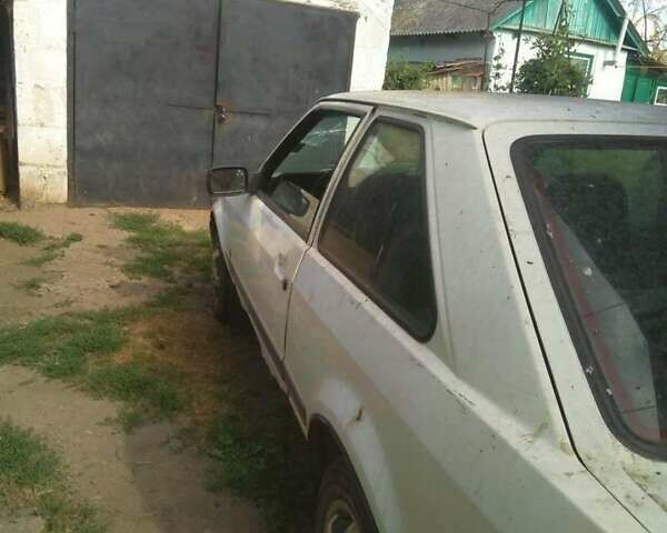 Белый Форд Эскорт, объемом двигателя 0 л и пробегом 100 тыс. км за 600 $, фото 4 на Automoto.ua