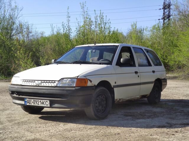 Білий Форд Ескорт, об'ємом двигуна 1.4 л та пробігом 99 тис. км за 630 $, фото 1 на Automoto.ua