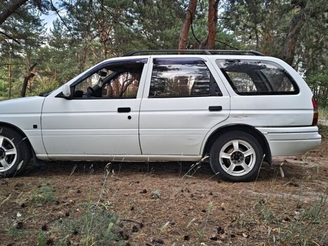 Белый Форд Эскорт, объемом двигателя 1.4 л и пробегом 460 тыс. км за 1250 $, фото 3 на Automoto.ua