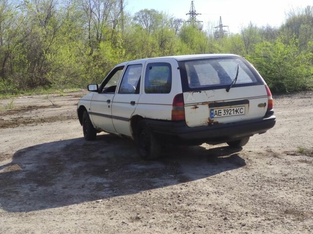Білий Форд Ескорт, об'ємом двигуна 1.4 л та пробігом 99 тис. км за 630 $, фото 2 на Automoto.ua
