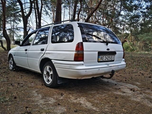 Белый Форд Эскорт, объемом двигателя 1.4 л и пробегом 460 тыс. км за 1250 $, фото 5 на Automoto.ua