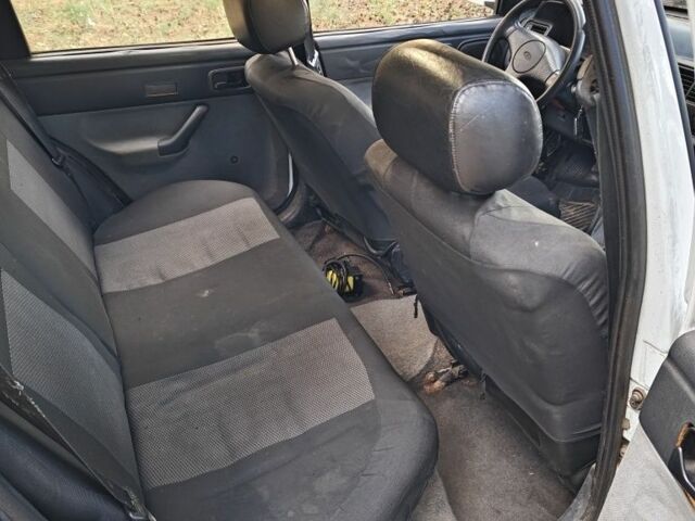 Белый Форд Эскорт, объемом двигателя 1.4 л и пробегом 460 тыс. км за 1250 $, фото 7 на Automoto.ua