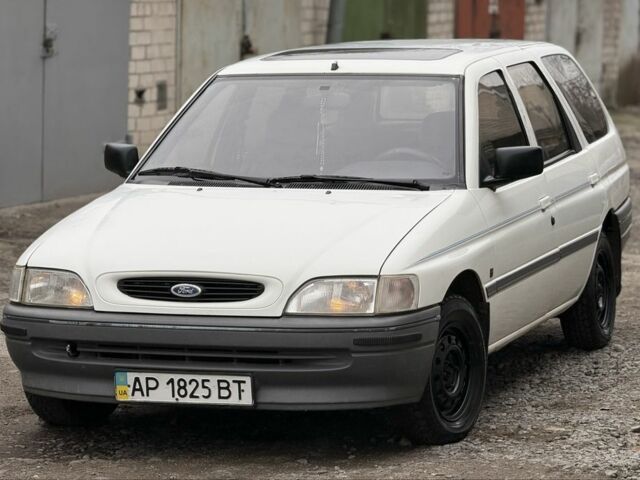 Білий Форд Ескорт, об'ємом двигуна 1.4 л та пробігом 250 тис. км за 750 $, фото 2 на Automoto.ua