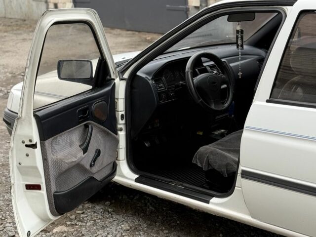 Білий Форд Ескорт, об'ємом двигуна 1.4 л та пробігом 250 тис. км за 750 $, фото 6 на Automoto.ua