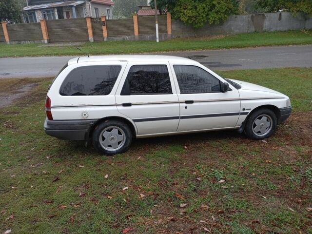 Білий Форд Ескорт, об'ємом двигуна 1.8 л та пробігом 84 тис. км за 1400 $, фото 3 на Automoto.ua