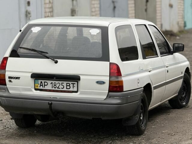 Білий Форд Ескорт, об'ємом двигуна 1.4 л та пробігом 250 тис. км за 750 $, фото 5 на Automoto.ua
