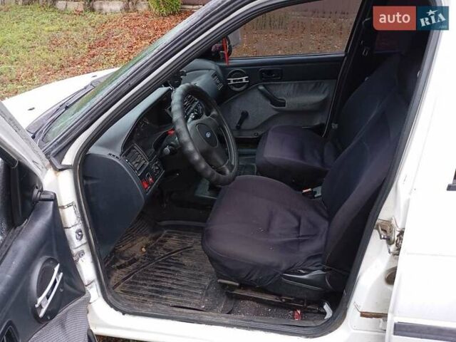 Білий Форд Ескорт, об'ємом двигуна 1.8 л та пробігом 84 тис. км за 1400 $, фото 4 на Automoto.ua