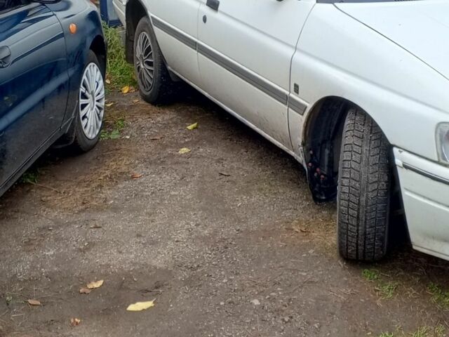 Белый Форд Эскорт, объемом двигателя 1.8 л и пробегом 250 тыс. км за 1500 $, фото 4 на Automoto.ua