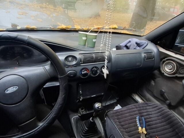 Белый Форд Эскорт, объемом двигателя 1.3 л и пробегом 200 тыс. км за 1200 $, фото 2 на Automoto.ua