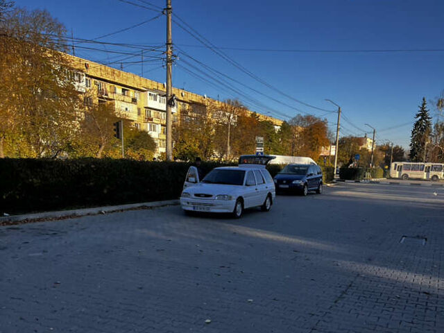 Белый Форд Эскорт, объемом двигателя 1.4 л и пробегом 151 тыс. км за 1750 $, фото 3 на Automoto.ua