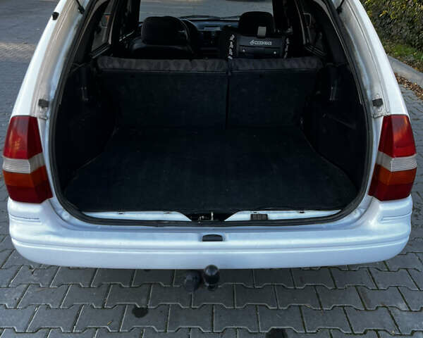 Белый Форд Эскорт, объемом двигателя 1.4 л и пробегом 151 тыс. км за 1750 $, фото 6 на Automoto.ua