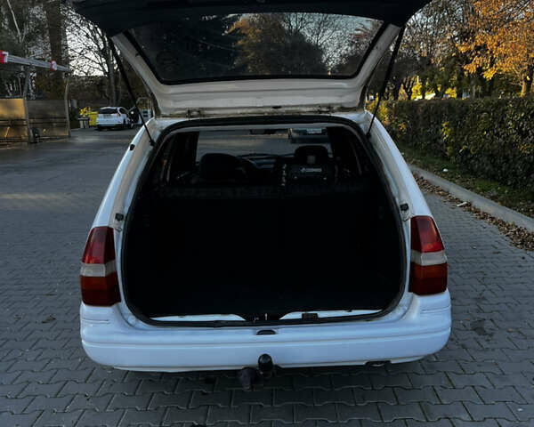 Белый Форд Эскорт, объемом двигателя 1.4 л и пробегом 151 тыс. км за 1750 $, фото 5 на Automoto.ua