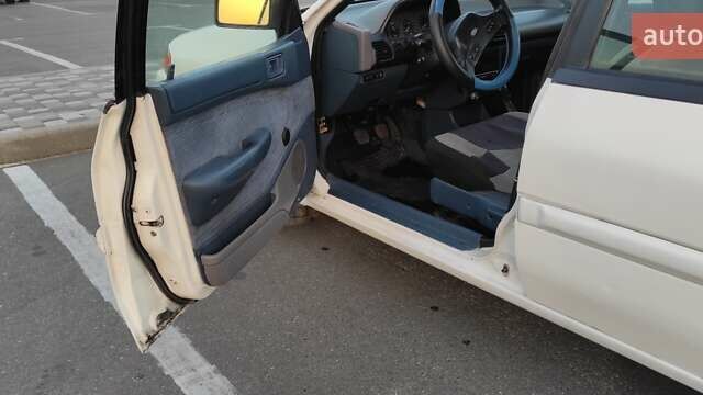 Белый Форд Эскорт, объемом двигателя 1.9 л и пробегом 259 тыс. км за 1500 $, фото 9 на Automoto.ua