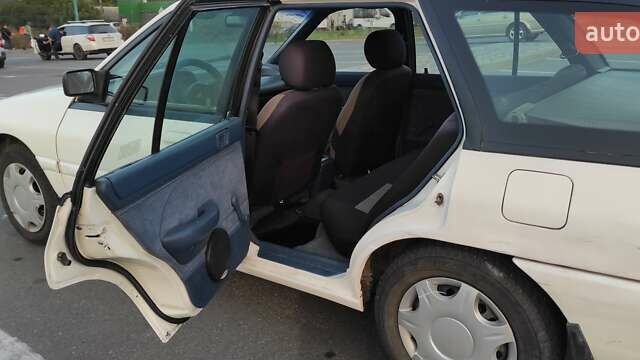 Белый Форд Эскорт, объемом двигателя 1.9 л и пробегом 259 тыс. км за 1500 $, фото 8 на Automoto.ua