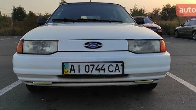Белый Форд Эскорт, объемом двигателя 1.9 л и пробегом 259 тыс. км за 1500 $, фото 1 на Automoto.ua