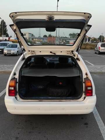 Белый Форд Эскорт, объемом двигателя 1.9 л и пробегом 259 тыс. км за 1500 $, фото 10 на Automoto.ua