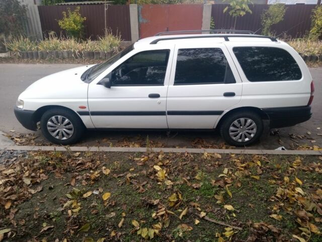 Белый Форд Эскорт, объемом двигателя 1.4 л и пробегом 373 тыс. км за 1350 $, фото 3 на Automoto.ua