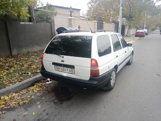Белый Форд Эскорт, объемом двигателя 1.4 л и пробегом 373 тыс. км за 1350 $, фото 4 на Automoto.ua