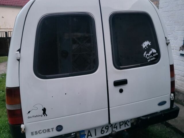 Белый Форд Эскорт, объемом двигателя 1.4 л и пробегом 257 тыс. км за 1400 $, фото 5 на Automoto.ua