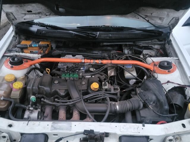 Белый Форд Эскорт, объемом двигателя 1.4 л и пробегом 257 тыс. км за 1400 $, фото 1 на Automoto.ua