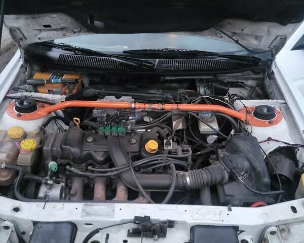 Білий Форд Ескорт, об'ємом двигуна 1.39 л та пробігом 275 тис. км за 1700 $, фото 4 на Automoto.ua