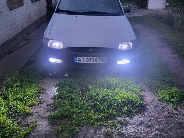 Белый Форд Эскорт, объемом двигателя 1.4 л и пробегом 257 тыс. км за 1400 $, фото 7 на Automoto.ua