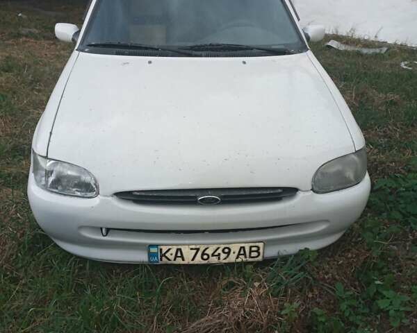 Белый Форд Эскорт, объемом двигателя 1.3 л и пробегом 320 тыс. км за 1100 $, фото 3 на Automoto.ua