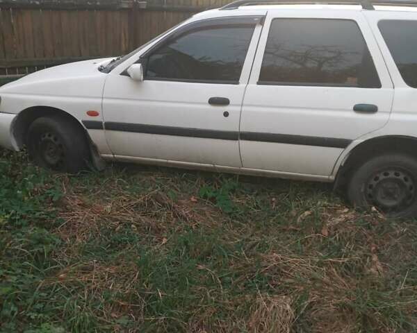 Белый Форд Эскорт, объемом двигателя 1.3 л и пробегом 320 тыс. км за 1100 $, фото 1 на Automoto.ua