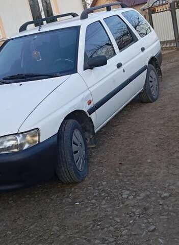 Білий Форд Ескорт, об'ємом двигуна 1.3 л та пробігом 230 тис. км за 1500 $, фото 3 на Automoto.ua
