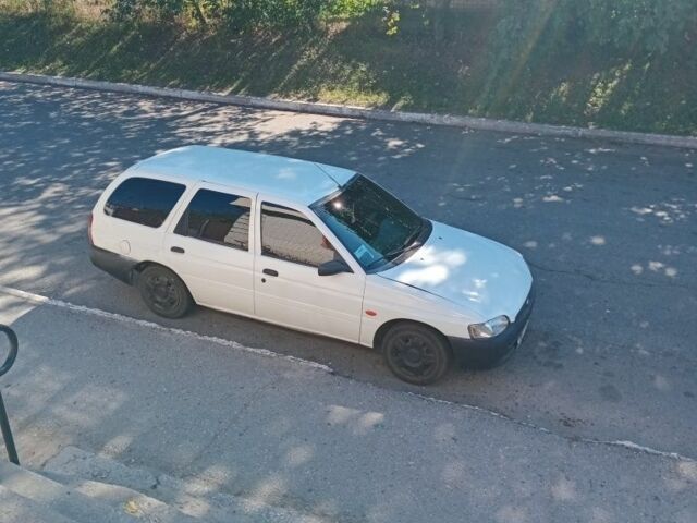 Білий Форд Ескорт, об'ємом двигуна 1 л та пробігом 2 тис. км за 960 $, фото 1 на Automoto.ua