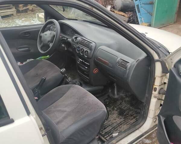 Білий Форд Ескорт, об'ємом двигуна 1.8 л та пробігом 300 тис. км за 700 $, фото 6 на Automoto.ua