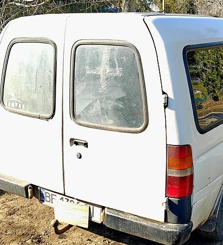 Белый Форд Эскорт, объемом двигателя 1.8 л и пробегом 300 тыс. км за 900 $, фото 2 на Automoto.ua