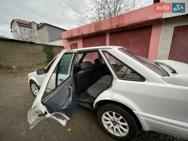 Белый Форд Эскорт, объемом двигателя 1.8 л и пробегом 150 тыс. км за 550 $, фото 6 на Automoto.ua