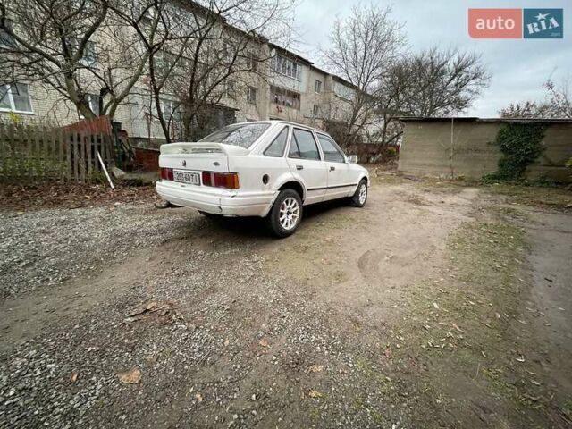Белый Форд Эскорт, объемом двигателя 1.8 л и пробегом 150 тыс. км за 550 $, фото 5 на Automoto.ua