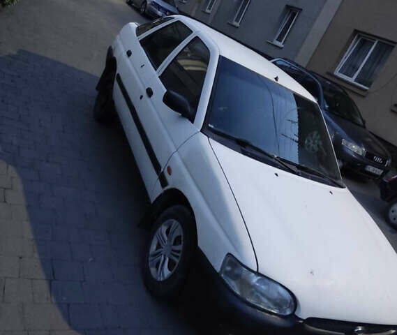 Белый Форд Эскорт, объемом двигателя 1.3 л и пробегом 300 тыс. км за 900 $, фото 3 на Automoto.ua