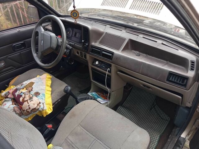 Бежевый Форд Эскорт, объемом двигателя 1.4 л и пробегом 189 тыс. км за 500 $, фото 5 на Automoto.ua