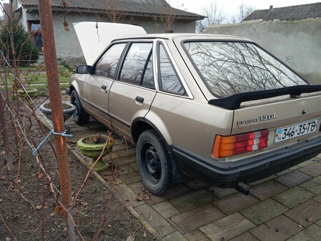 Бежевый Форд Эскорт, объемом двигателя 1.4 л и пробегом 189 тыс. км за 500 $, фото 2 на Automoto.ua