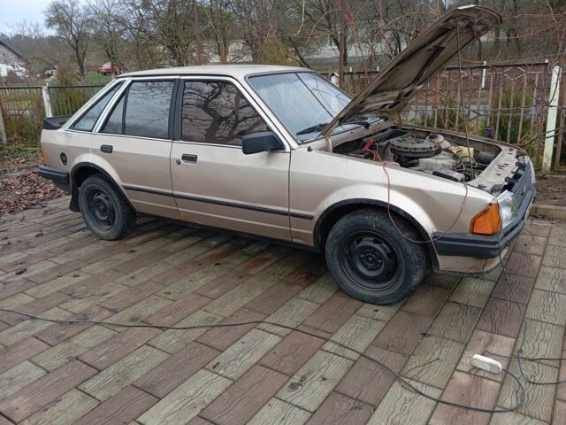 Бежевый Форд Эскорт, объемом двигателя 1.4 л и пробегом 189 тыс. км за 500 $, фото 3 на Automoto.ua