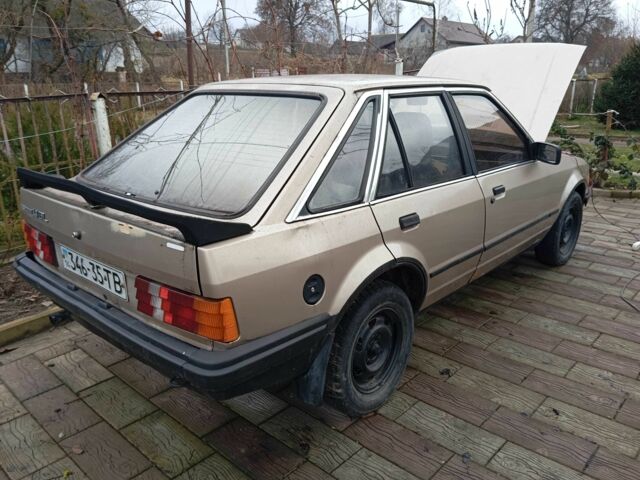 Бежевый Форд Эскорт, объемом двигателя 1.4 л и пробегом 189 тыс. км за 500 $, фото 1 на Automoto.ua