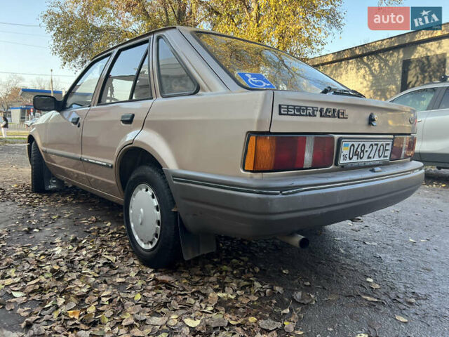 Бежевий Форд Ескорт, об'ємом двигуна 1.4 л та пробігом 150 тис. км за 880 $, фото 8 на Automoto.ua