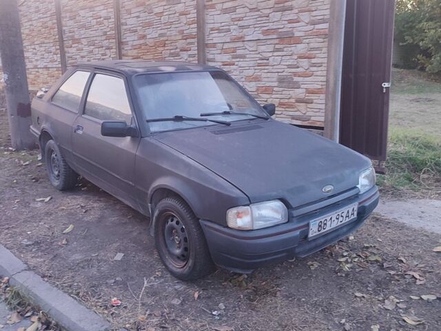 Чорний Форд Ескорт, об'ємом двигуна 1.6 л та пробігом 33 тис. км за 358 $, фото 1 на Automoto.ua