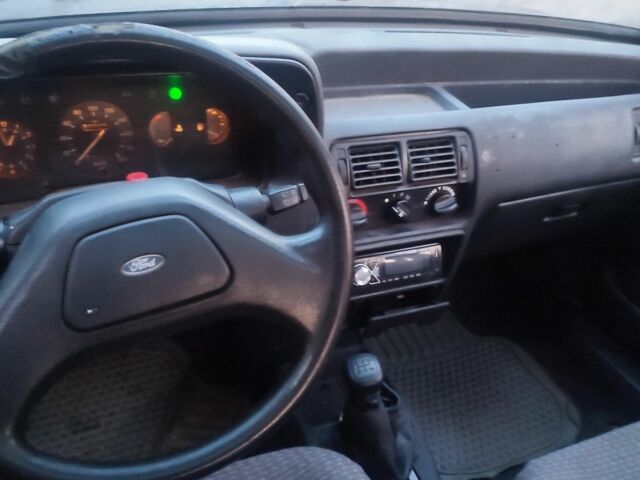 Чорний Форд Ескорт, об'ємом двигуна 1.6 л та пробігом 33 тис. км за 358 $, фото 3 на Automoto.ua