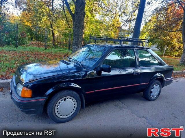 Черный Форд Эскорт, объемом двигателя 1.6 л и пробегом 230 тыс. км за 500 $, фото 2 на Automoto.ua