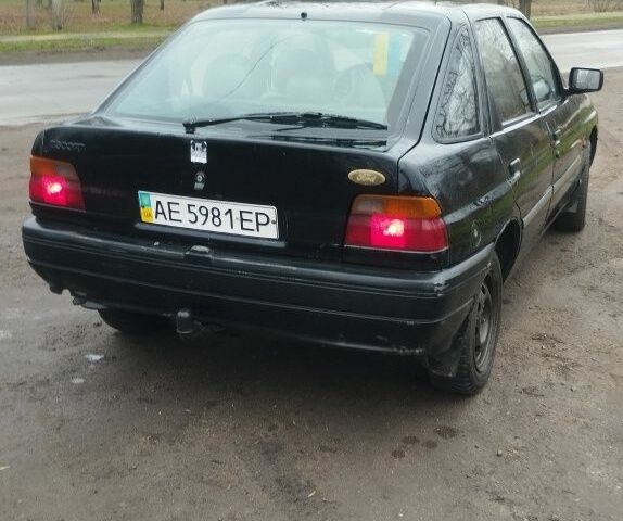 Черный Форд Эскорт, объемом двигателя 1.8 л и пробегом 60 тыс. км за 805 $, фото 1 на Automoto.ua